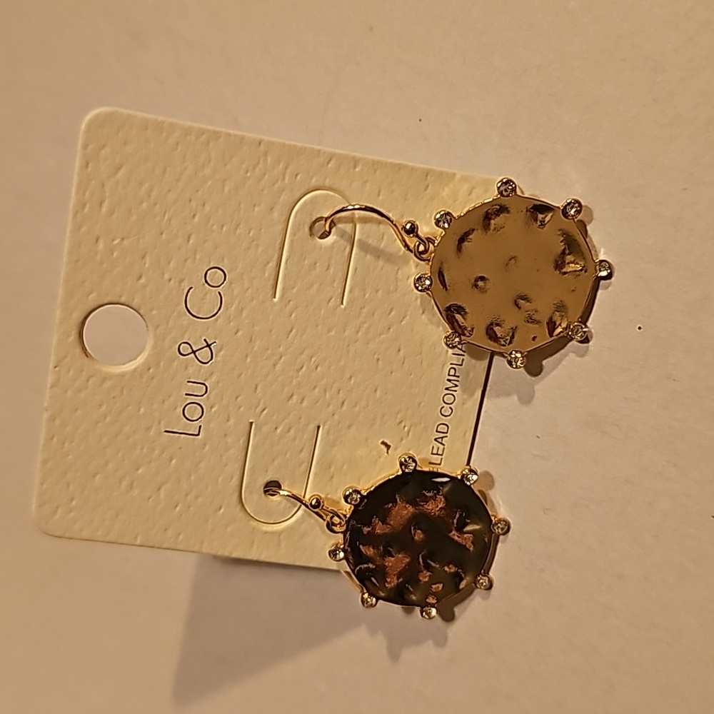 LOU & CO NWT Hammered Gold Sun-Shaped Earrings with accent stone - Picture 4 of 7
